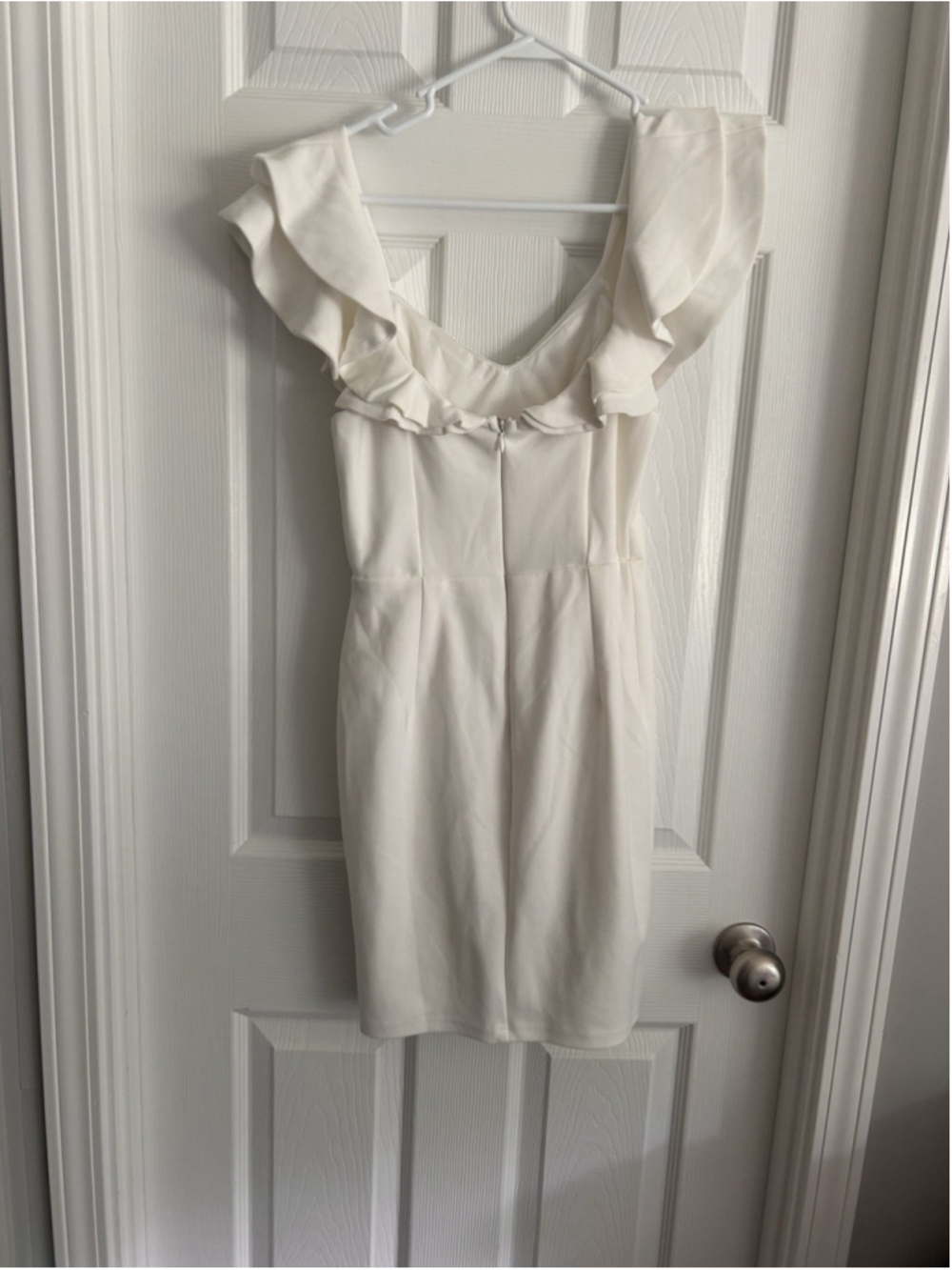 Selfie Leslie White Ruffle Dress Off The Shoulder Size M - Picture 2 of 3